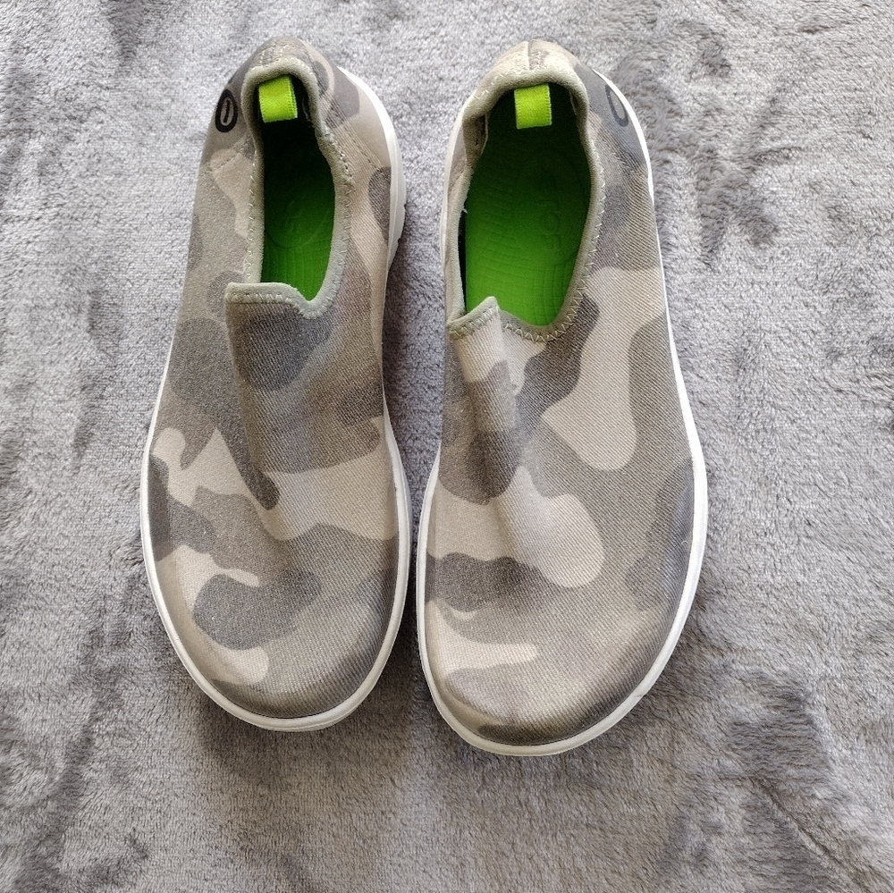 Oofos OOmg eeZee Low Womens Size 6 Shoes Slip On Green Camo Recovery Sneaker